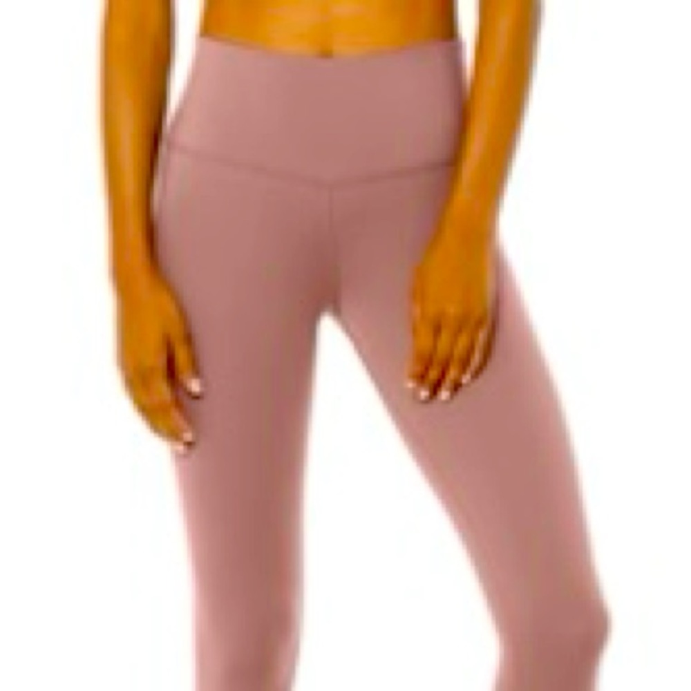 7/8 High-Waist Airbrush Legging
Color Woodrose Size: Large
Length: 7/8 24.5"